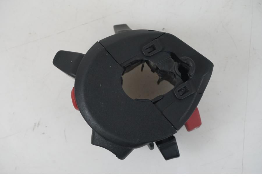 VÀnster sida pÄ Styrelreglage frÄn en BMW F 750 GS -2019 motorcykel.