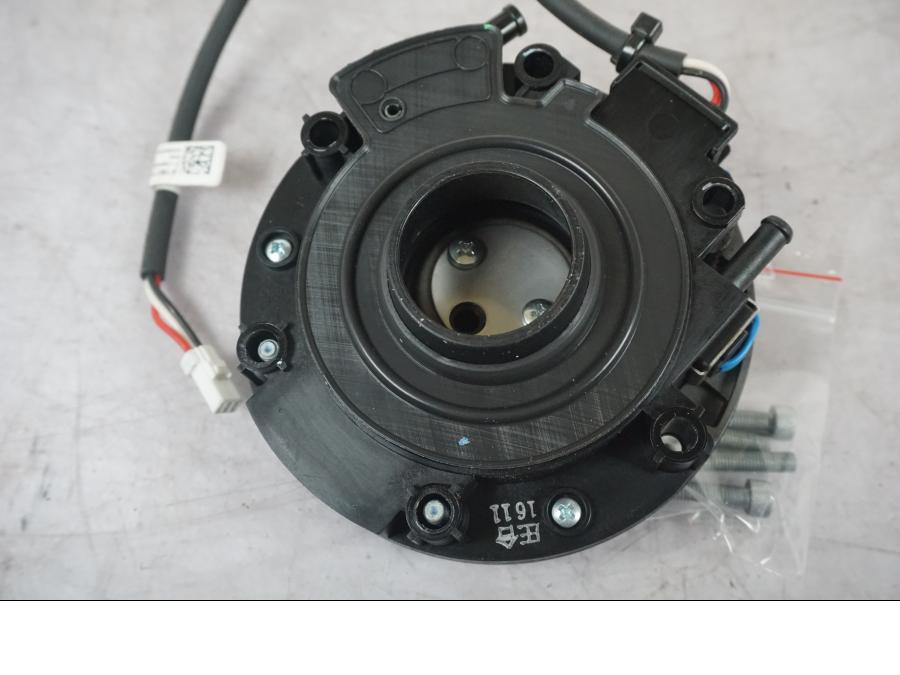 Vänster sida på Tanklock från en KTM 1290 Super Adventure S -2022 motorcykel.