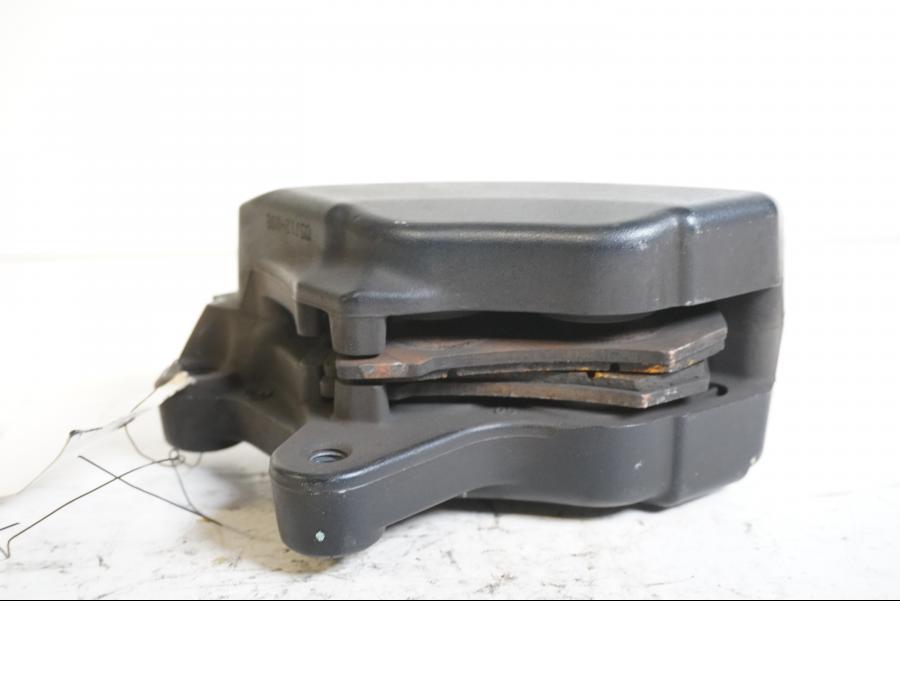 Höger sida på Bromsok från en H-D V-Rod 1130 -2006 motorcykel.