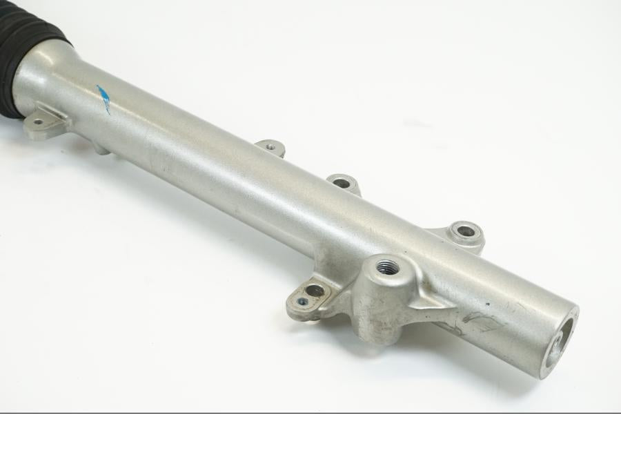 Snett nerifrån på Gaffelben från en Kawasaki KLX 230 -2019 motorcykel.