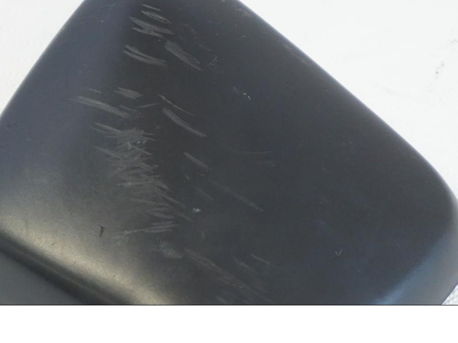 Snett uppifrån på Backspegel från en Yamaha TDM 850 -1998 motorcykel.