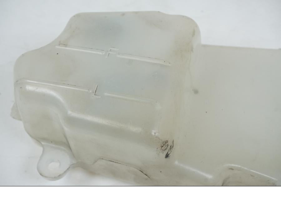 Extrabild2 på Vattenexpansionskärl från en Kawasaki VN 1500 Mean Streak -2002 motorcykel.