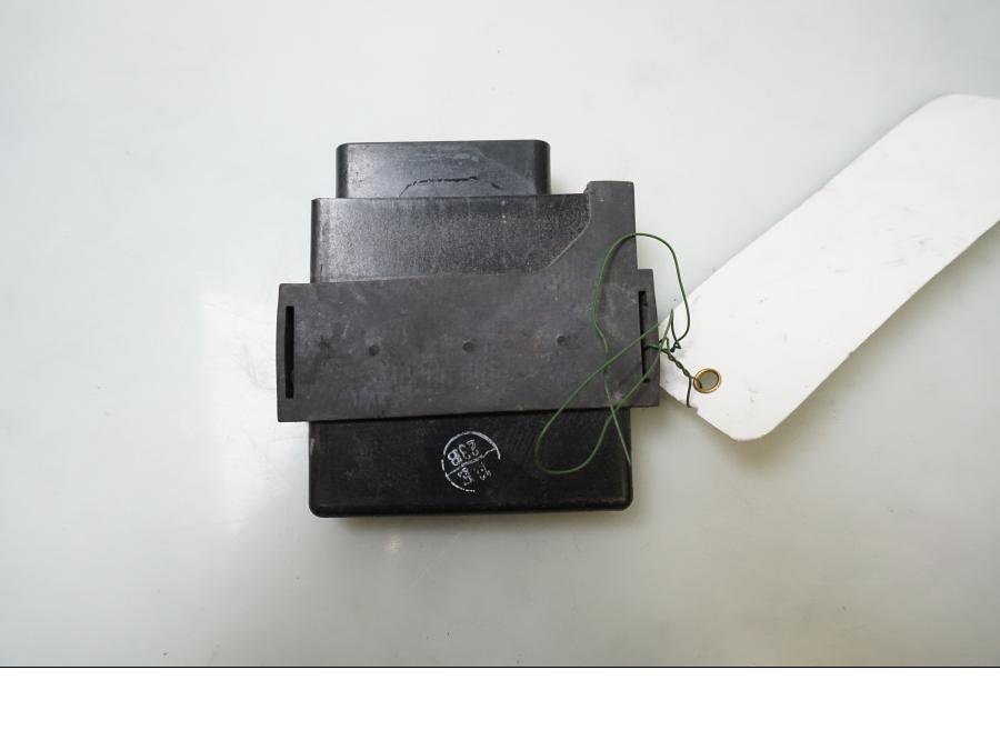 Baksidan på CDI / ECU från en Suzuki VL 800 -2004 motorcykel.