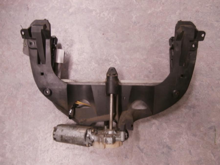 Baksidan på Vindrutemotor från en BMW R 1100 RT -1997 motorcykel.