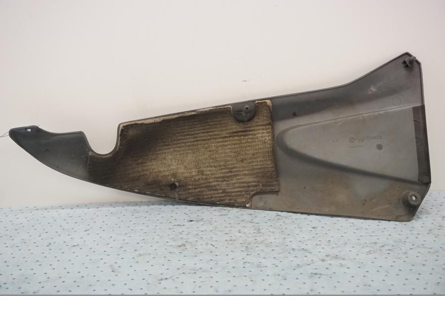 Baksidan på Sidopanel från en BMW F 650 ST -1999 motorcykel.