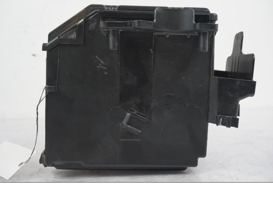 Snett nerifrån på Batterihållare från en BMW R 1250 GS -2021 motorcykel.