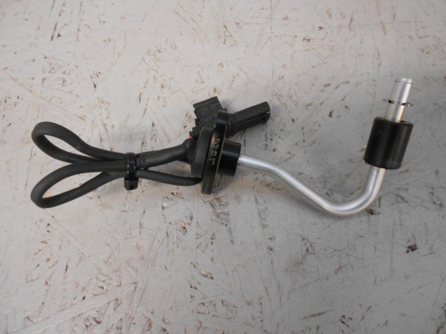 Framsidan på Oljenivågivare från en BMW R 1200 GSA -2018 motorcykel.