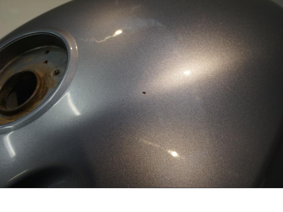 Snett uppifrån på Bensintank från en Yamaha FJR 1300 -2004 motorcykel.