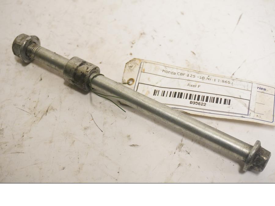 Framsidan på Axel från en Honda CBF 125 -2010 motorcykel.