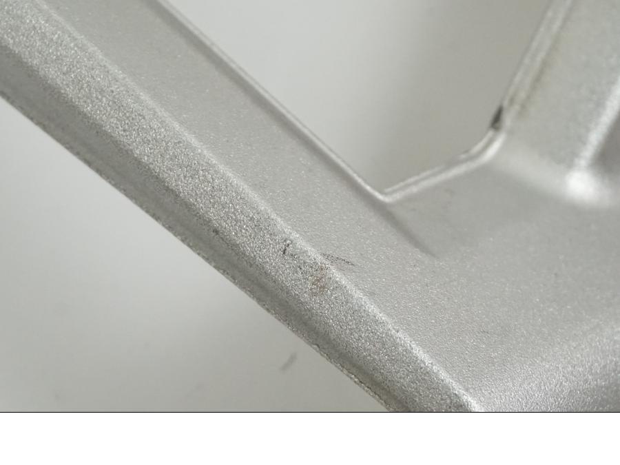 Vänster sida på Fotpinnefäste från en BMW R 1250 GS -2017 motorcykel.