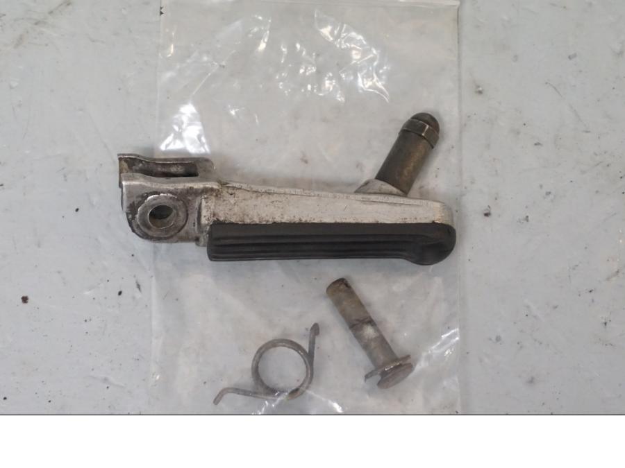 Baksidan på Fotpinne från en Honda CBR 900 RR -1996 motorcykel.