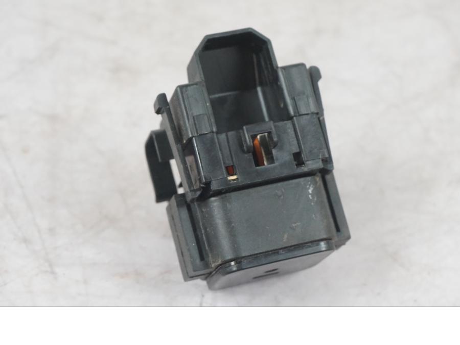 Höger sida på Startrelä från en KTM 1290 Super Adventure S -2022 motorcykel.