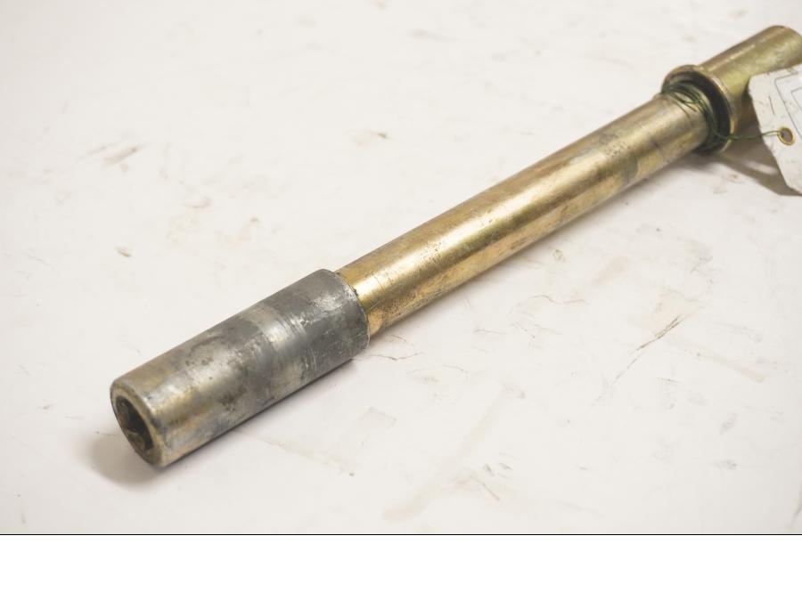 Baksidan pÄ Axel frÄn en Ducati Monster 600 -1998 motorcykel.