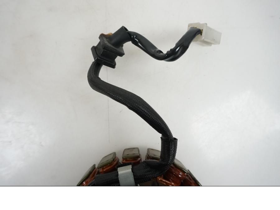 Vänster sida på Generator från en Kawasaki VN 1500 -1996 motorcykel.