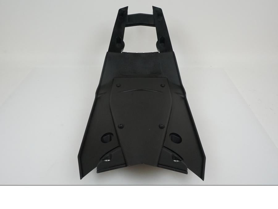 Vänster sida på Skylthållare från en KTM 1290 Super Duke -2023 motorcykel.