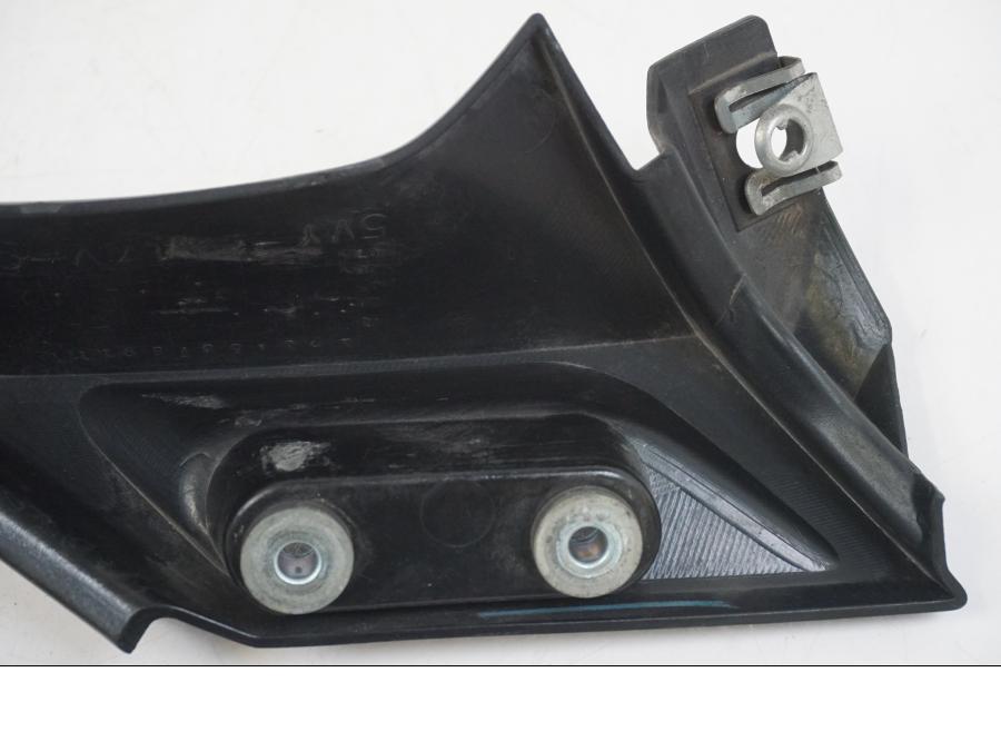 Extrabild2 på Sidkåpa från en Yamaha YZF 1000 R1 -2006 motorcykel.