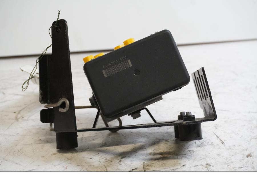 Höger sida på ABS Modulator från en KTM 690 Duke -2013 motorcykel.