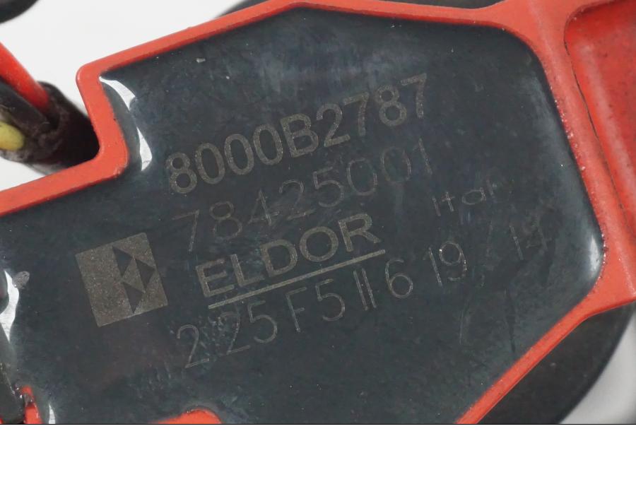 Snett nerifrån på Tändspole från en MV Agusta Dragster -2014 motorcykel.