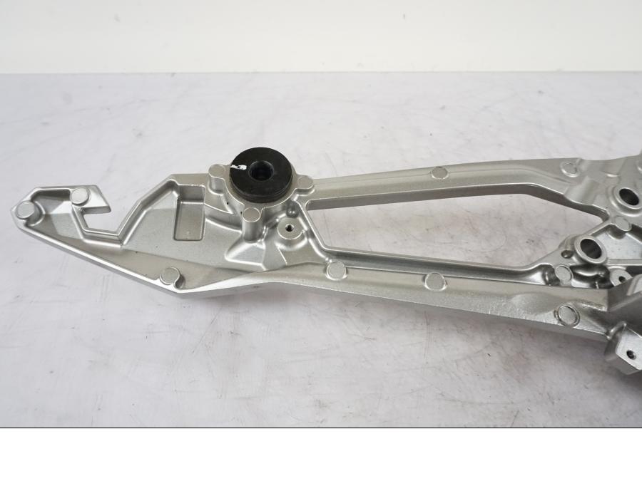 Extrabild1 på Fotpinnefäste från en Kawasaki Z 800 -2014 motorcykel.