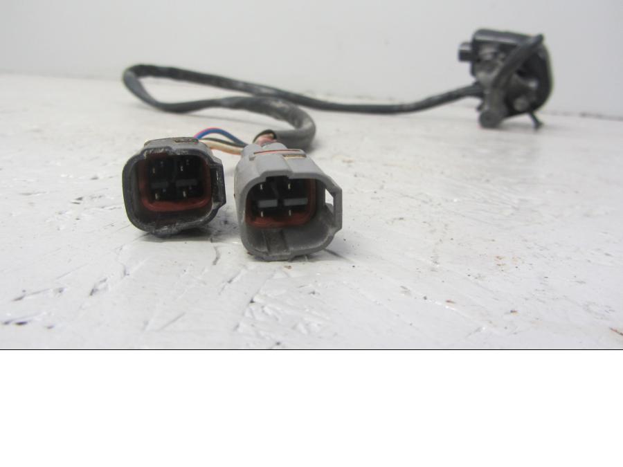 Baksidan på Styrelreglage från en Suzuki LTA 750 XP E -2009 motorcykel.