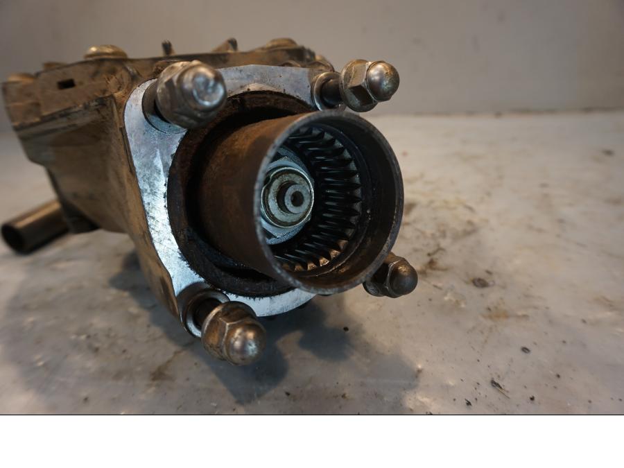 Vänster sida på Slutväxel från en Yamaha XT 1200 Z -2011 motorcykel.