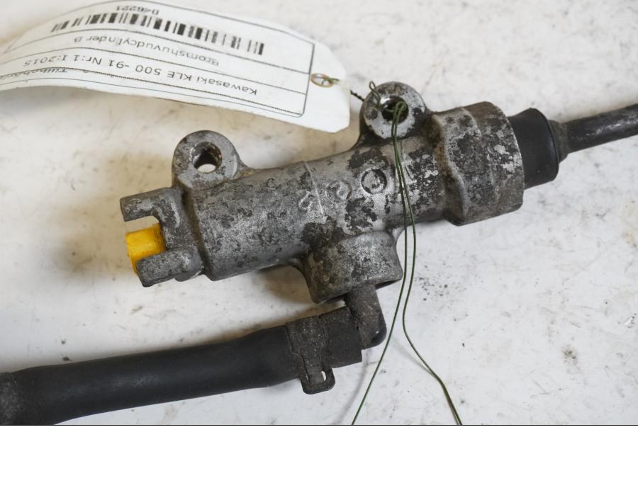 Snett uppifrån på Bromshuvudcylinder från en Kawasaki KLE 500 -1991 motorcykel.