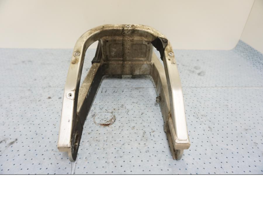 Vänster sida på Sving från en Yamaha YZF 1000 R1 -2001 motorcykel.