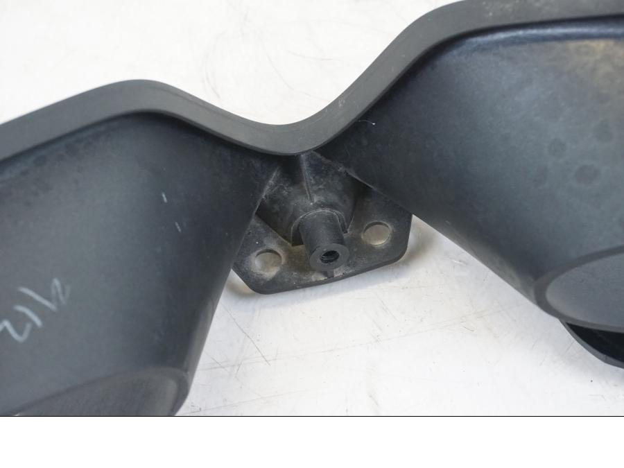 Snett uppifrån på Luftintag från en Suzuki GSX-R 750 -2008 motorcykel.