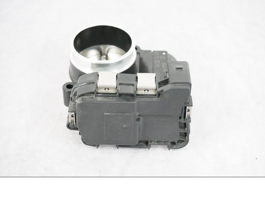 Vänster sida på Spjällhus från en BMW R 1250 GSA -2021 motorcykel.