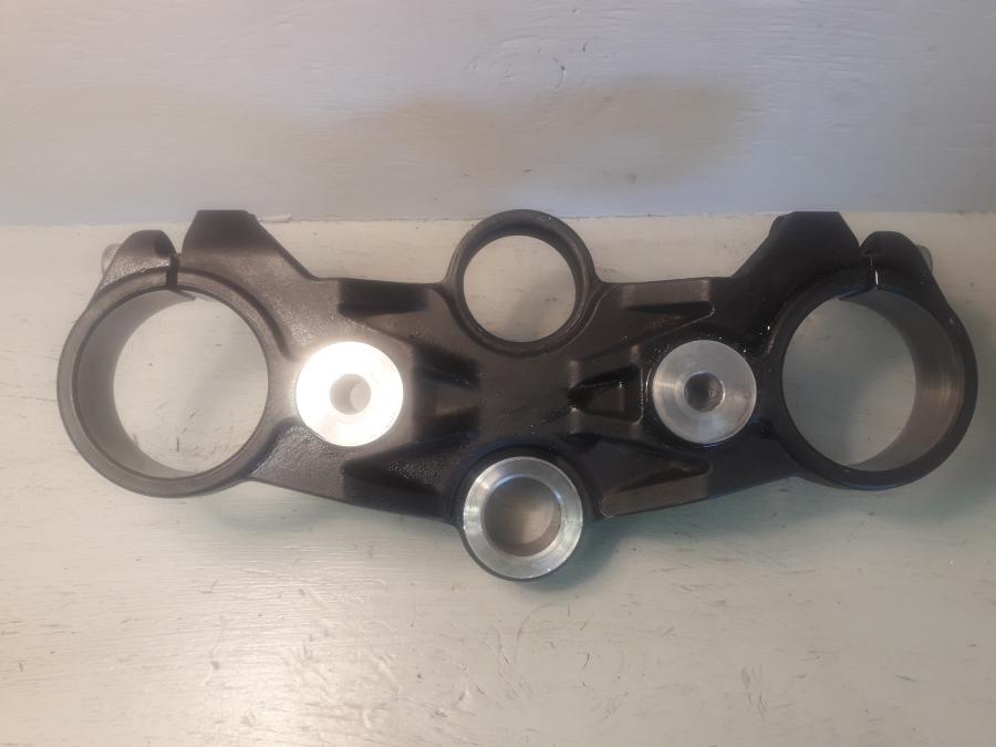 Höger sida pÄ Gaffelkrona frÄn en Yamaha MT 125 -2017 motorcykel.