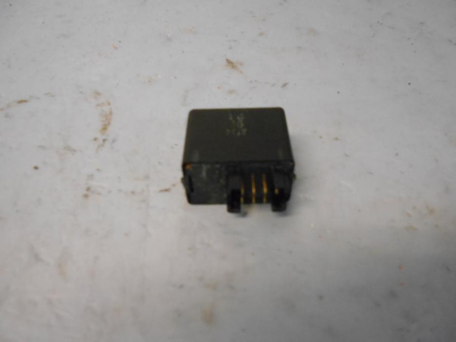 Framsidan på Blinkersrelä från en Suzuki GSX 1400 -2003 motorcykel.