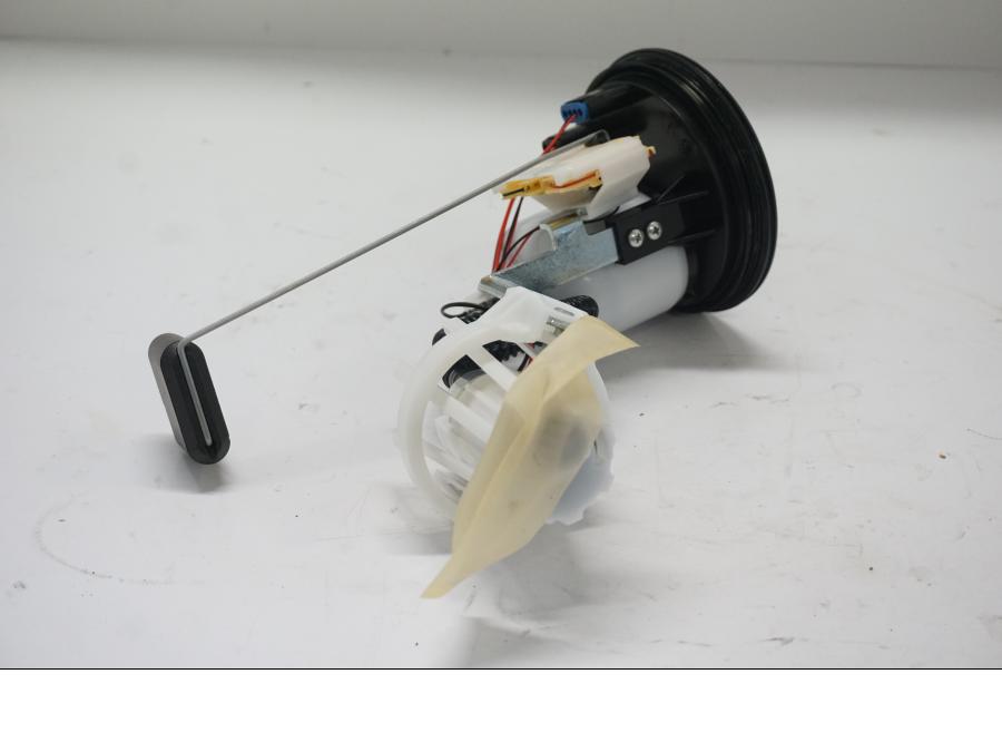 Vänster sida på Bensinpump insprut från en BMW R 1250 GS -2019 motorcykel.