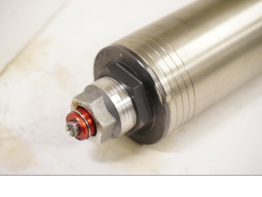 Snett uppifrån på Gaffelben från en Ducati Streetfighter 1098 -2010 motorcykel.