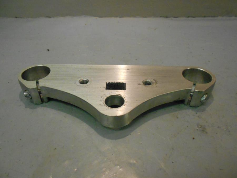 Baksidan på Gaffelkrona från en Kawasaki VN 800 -1997 motorcykel.