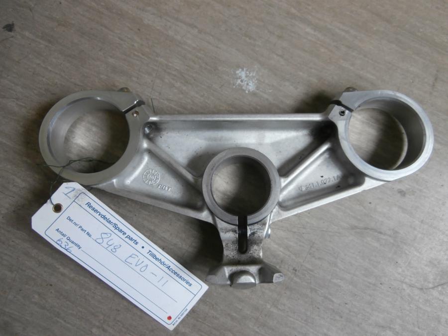 Baksidan på Gaffelkrona från en Ducati 848 EVO -2011 motorcykel.