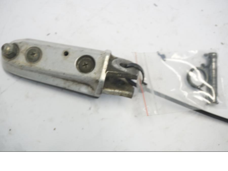 VÀnster sida pÄ Fotpinne frÄn en Suzuki DL 1000 -2003 motorcykel.