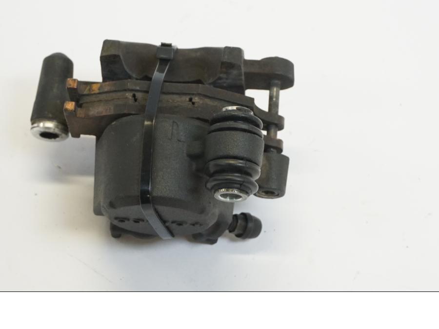 Snett nerifrån på Bromsok från en Suzuki GSX 1300 R -2008 motorcykel.