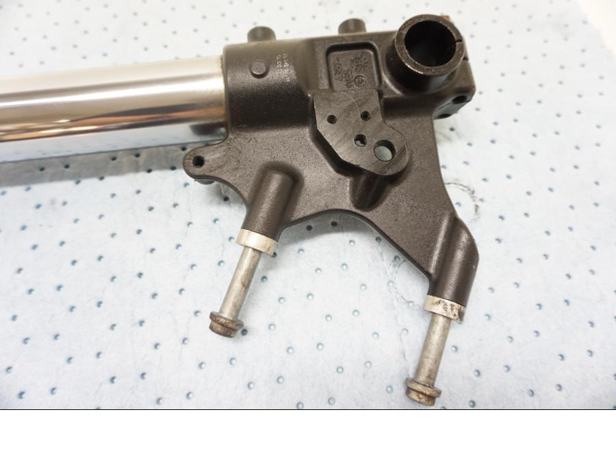 VÀnster sida pÄ Gaffelben frÄn en KTM 690 SMCR -2015 motorcykel.