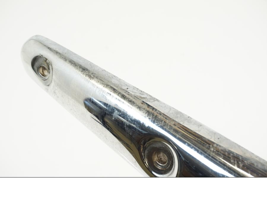 Vänster sida på Bakskärmstag från en Triumph Speedmaster -2006 motorcykel.