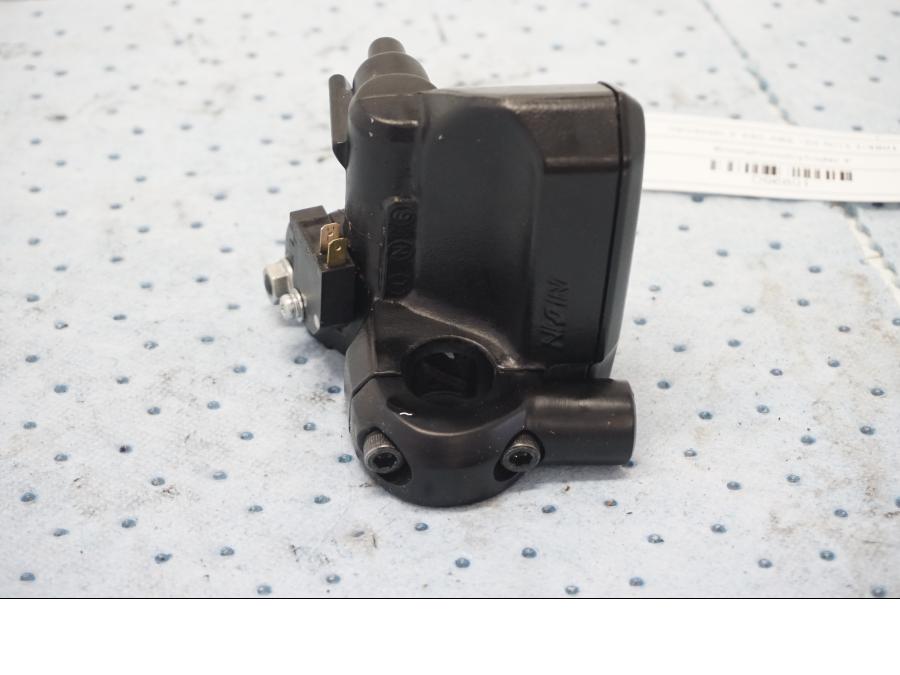 Höger sida på Bromshuvudcylinder från en Kawasaki Z 650 ABS -2020 motorcykel.