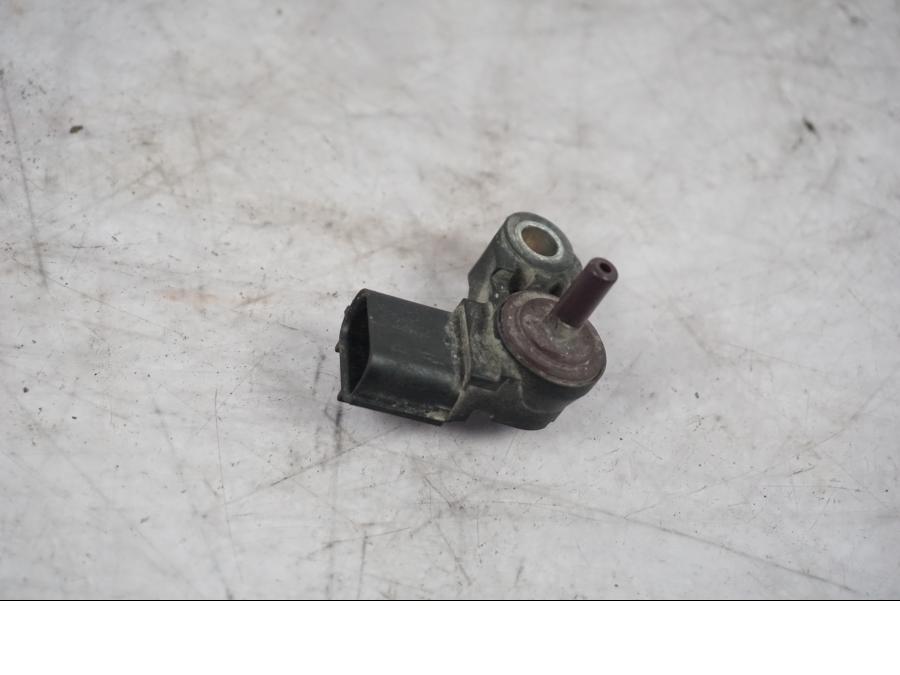 Baksidan på Mapsensor från en Triumph Tiger Explorer -2016 motorcykel.