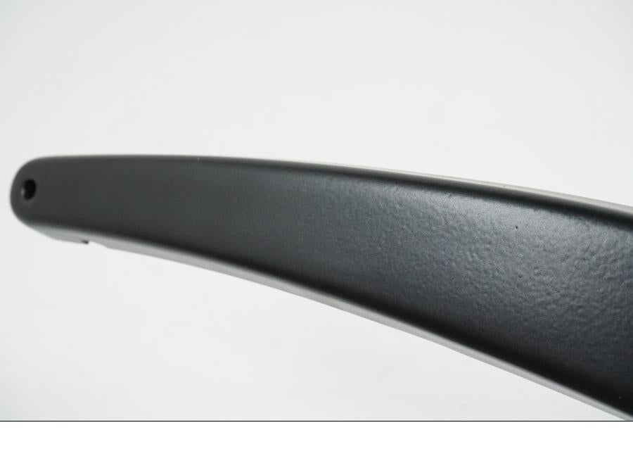 Vänster sida på Bakskärmstag från en Suzuki VL 1500 -1999 motorcykel.