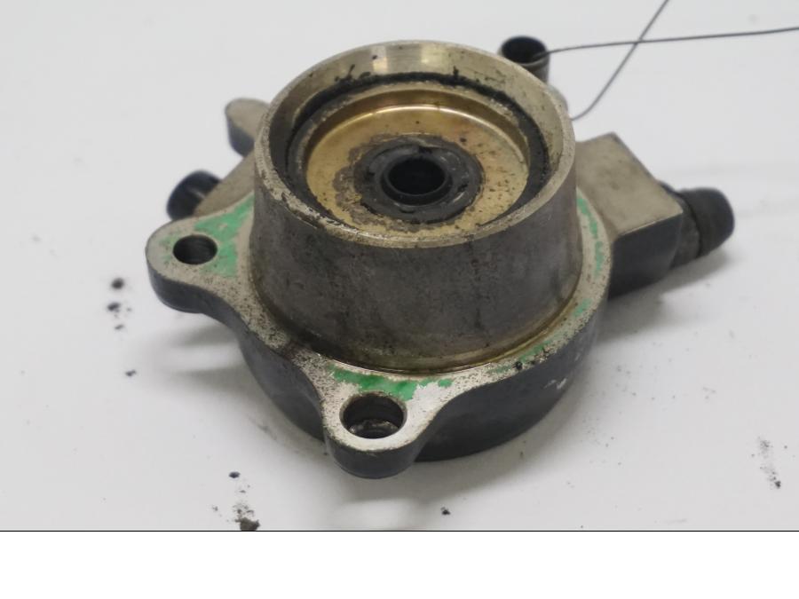 Baksidan pÄ Kopplingslavcylinder frÄn en Honda VTR 1000 F -2005 motorcykel.