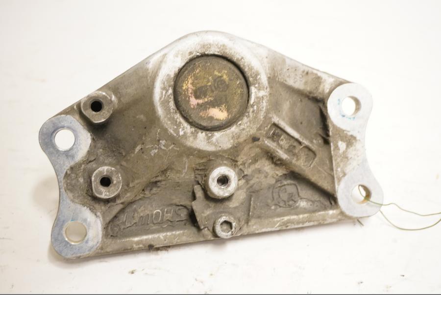 Baksidan på Gaffelkrona från en BMW R 1100 RT -1997 motorcykel.