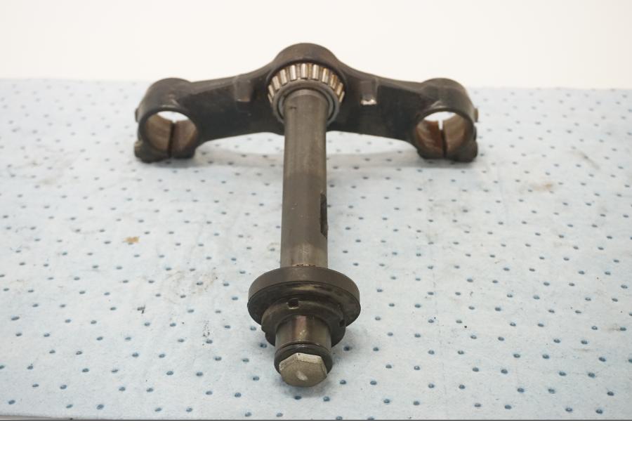 Baksidan på Gaffelkrona från en Suzuki GSX 550 -1985 motorcykel.