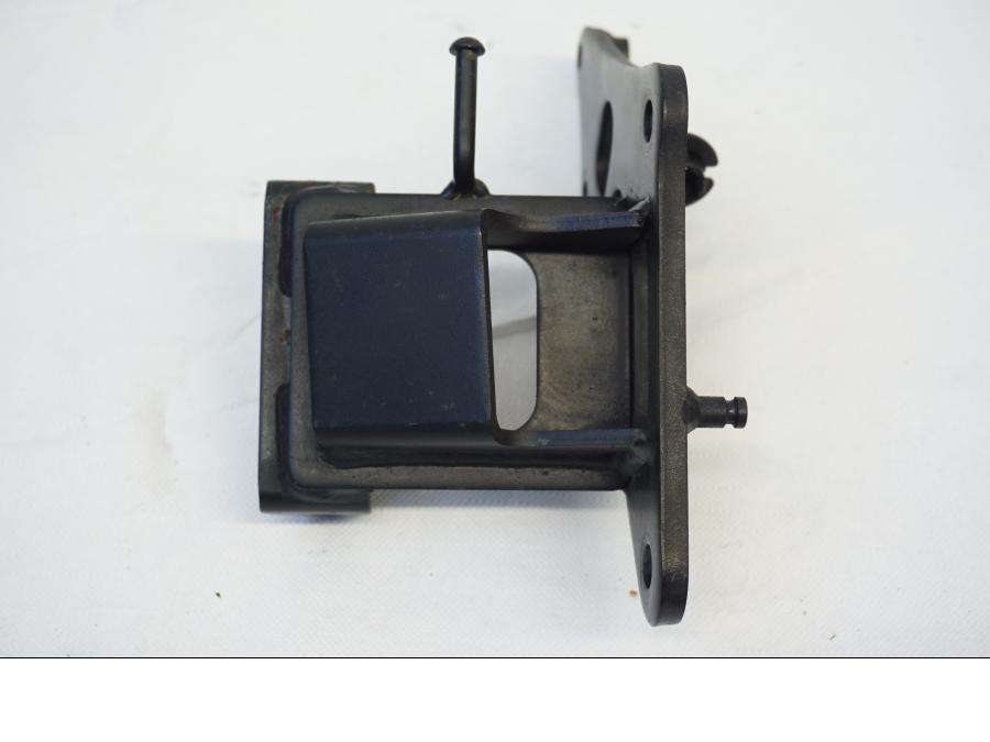 Höger sida pÄ FotplattefÀste frÄn en Kawasaki VN 900 -2006 motorcykel.