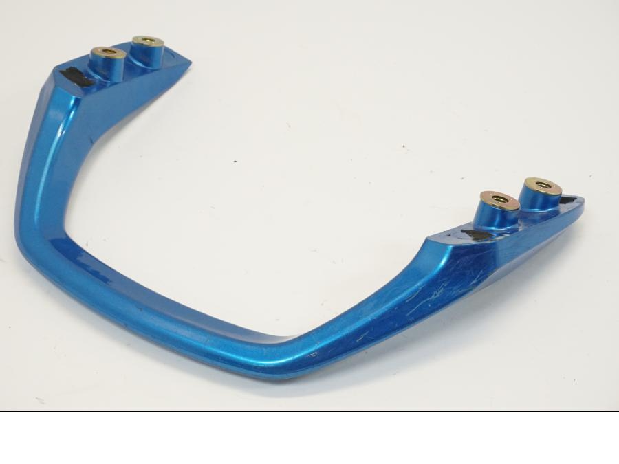 Extrabild1 på Passagerarhandtag från en Yamaha FZ-S 600 -2001 motorcykel.