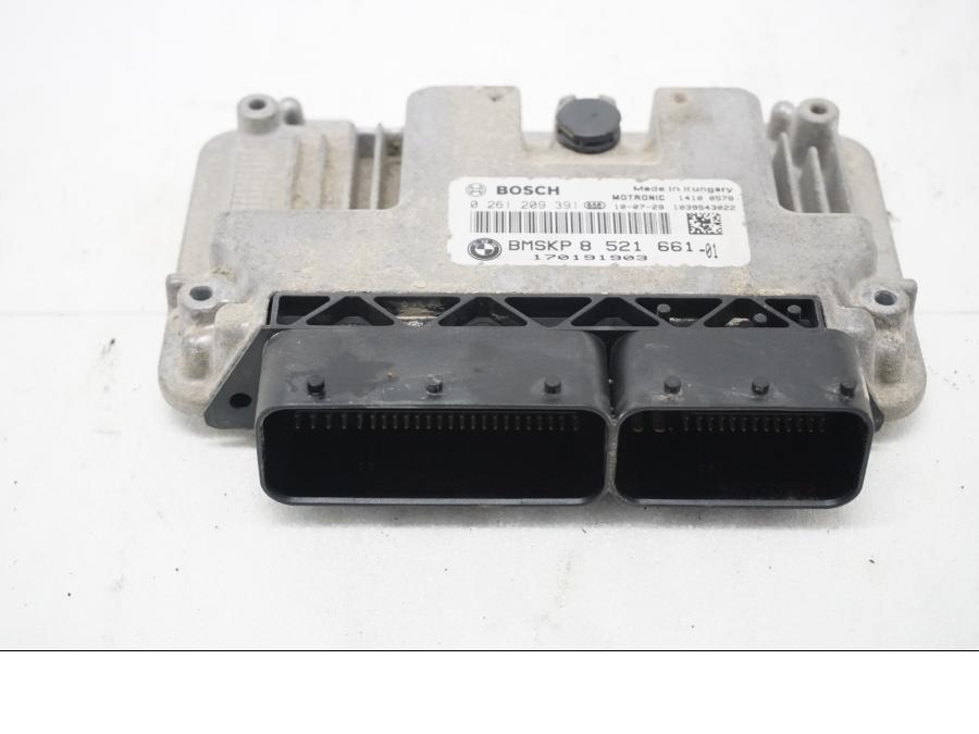 Framsidan på Motronic styrenhet från en BMW R 1200 GSA -2011 motorcykel.