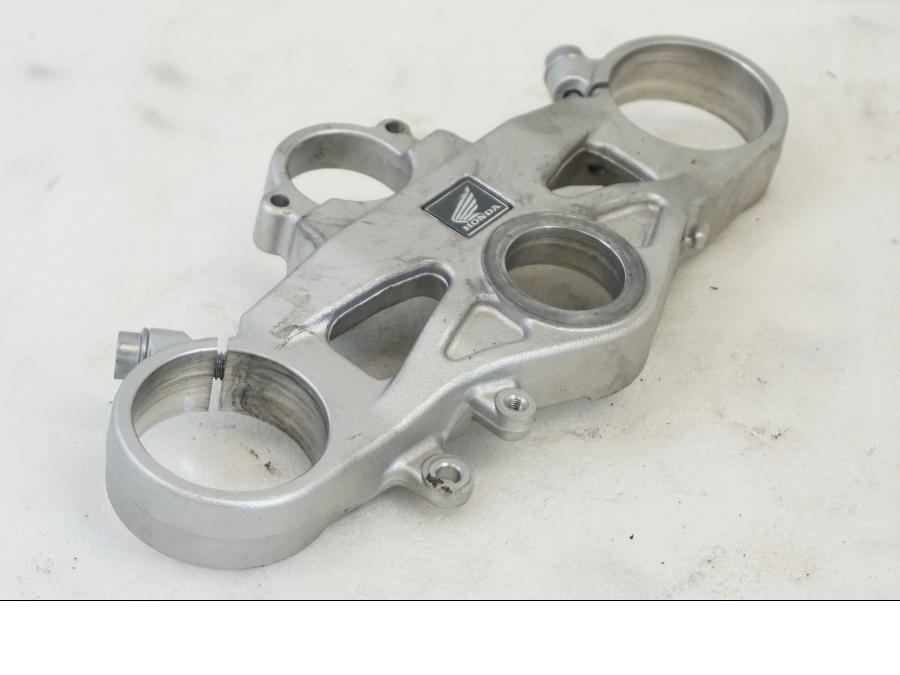 Höger sida på Gaffelkrona från en Honda CBR 1000 RR -2010 motorcykel.