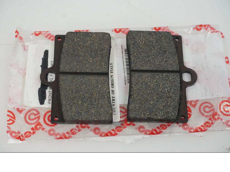 Baksidan på Bromsbelägg från en Ducati Monster 900 -1999 motorcykel.